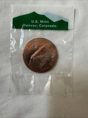 U.S. Mint Denver Souvenir Round Coin - Copper/Bronze Tone. NWT